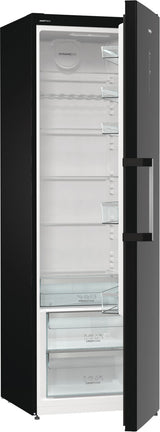 Gorenje Fritstående køleskab med stor kapacitet på 398 L til daglig opbevaring. DynamiCooling og ventilatorassisteret køling sikrer jævne temperaturer i hele køleskabet, mens CrispZone skuffer hjælper med at holde frugt og grøntsager friske i længere tid.
