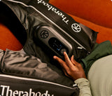 Therabody JetBoots Prime massageapparat Ben Sort