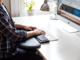 Mousetrapper Armrest - Asymmetric håndledsstøtte Imiteret læder Sort