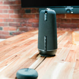 Owl Labs Meeting Owl 4+ og Expansion Mic til Meeting Owl 4+ – udvid lydrækkevidden i større rum med 2,5 meter i mikrofonens retning.
