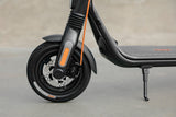 Ninebot by Segway KickScooter F2 Pro E Sort 25 km/t