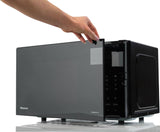 Hisense Mikrobølgeovnen H25MOBS4HGI gør det nemt at lave mad med jævn varmefordeling, effektiv grill og brugervenlig betjening. Det elegante sorte design er moderne, mens optøningsfunktionen og de automatiske madlavningsprogrammer sparer tid i køkkenet.