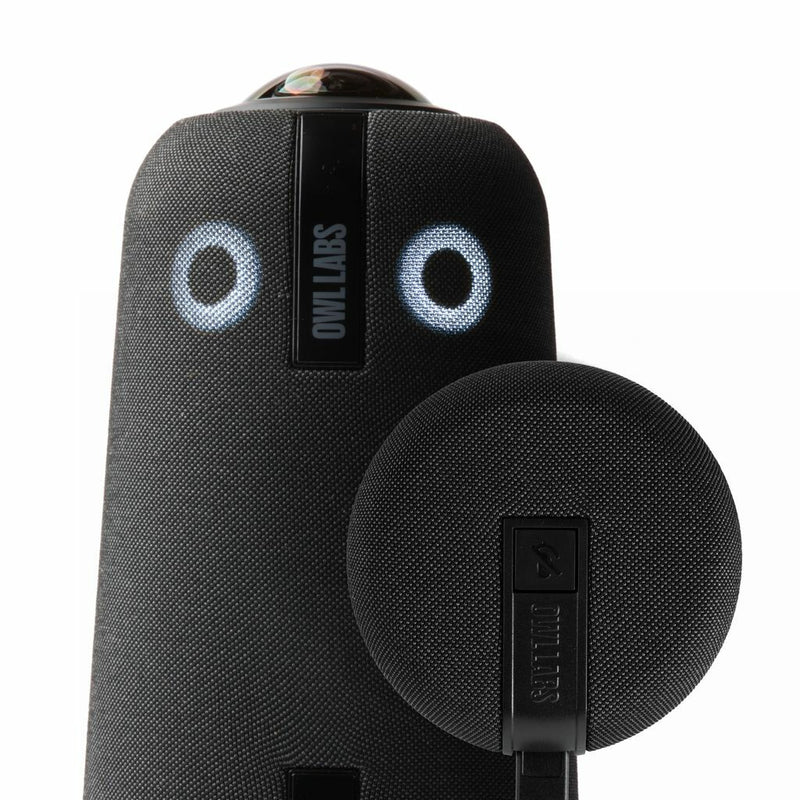 Owl Labs Meeting Owl 4+ og Expansion Mic til Meeting Owl 4+ – udvid lydrækkevidden i større rum med 2,5 meter i mikrofonens retning.
