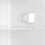Gorenje R492PW er kompakt og effektiv og tilbyder 133 liter køling i et pladsbesparende design, der er perfekt til mindre køkkener eller ekstra opbevaringsbehov.