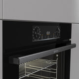 Gorenje Bag, steg og grill til perfektion med Gorenjes pyrolytiske ovne, der tilbyder selvrensende bekvemmelighed, præcis temperaturkontrol og flere tilberedningsmetoder.