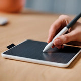Wacom Intuos One Medium tegneplade Grå, Hvid 216 x 135 mm USB/Bluetooth